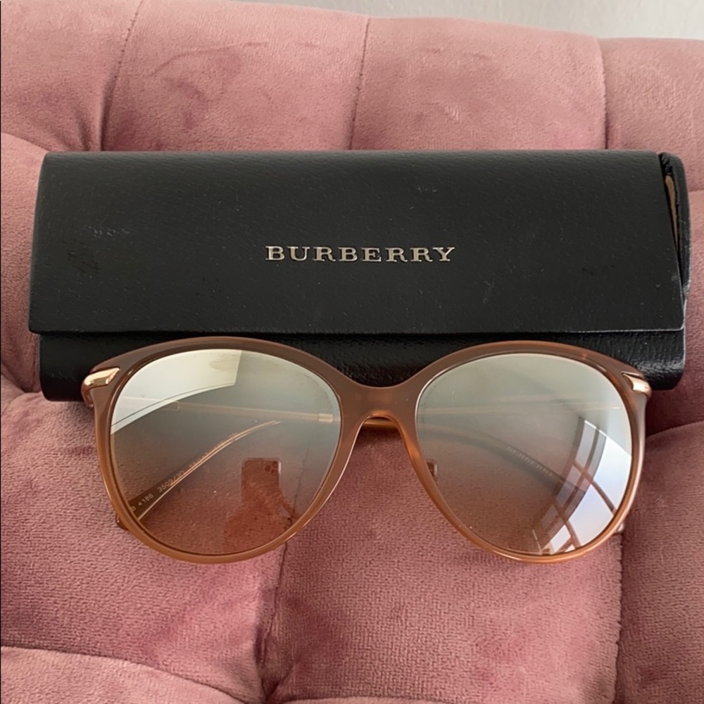 Burberry BE4186 Sunglasses gently used
